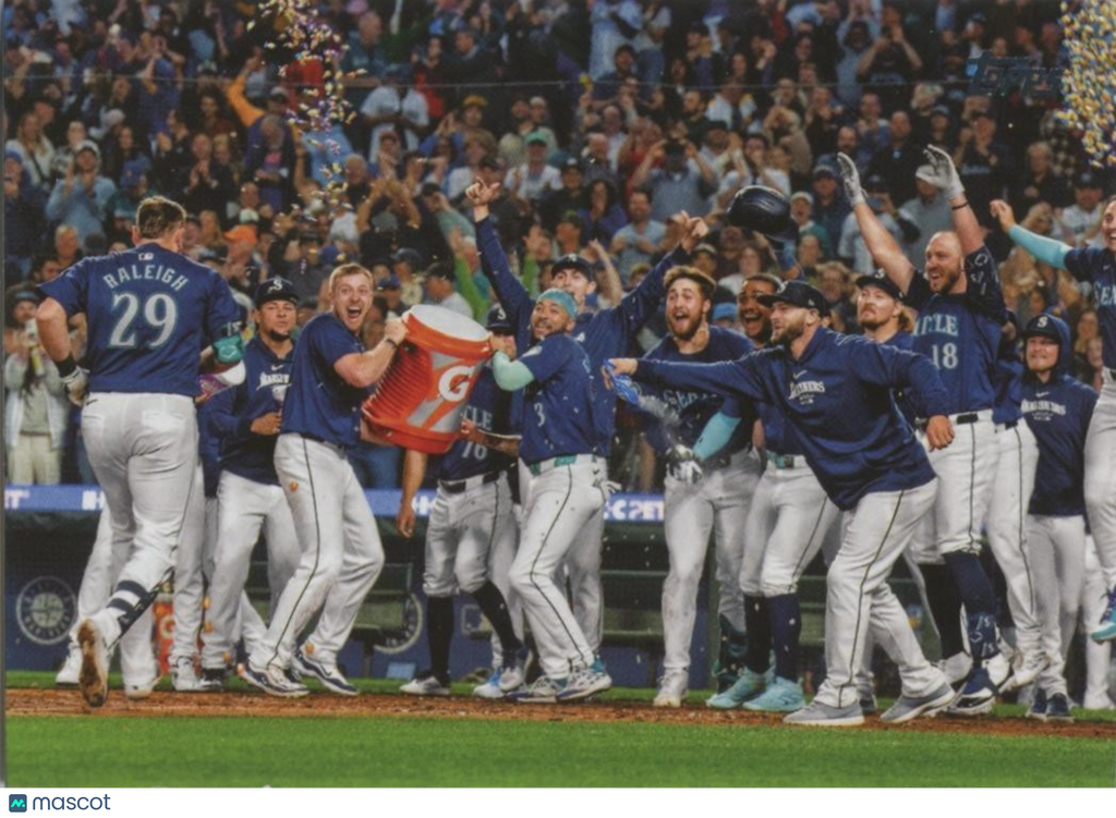 Seattle Mariners Cal Raleigh 2025 Topps Team True Photo SSP SHORTPRINT #96